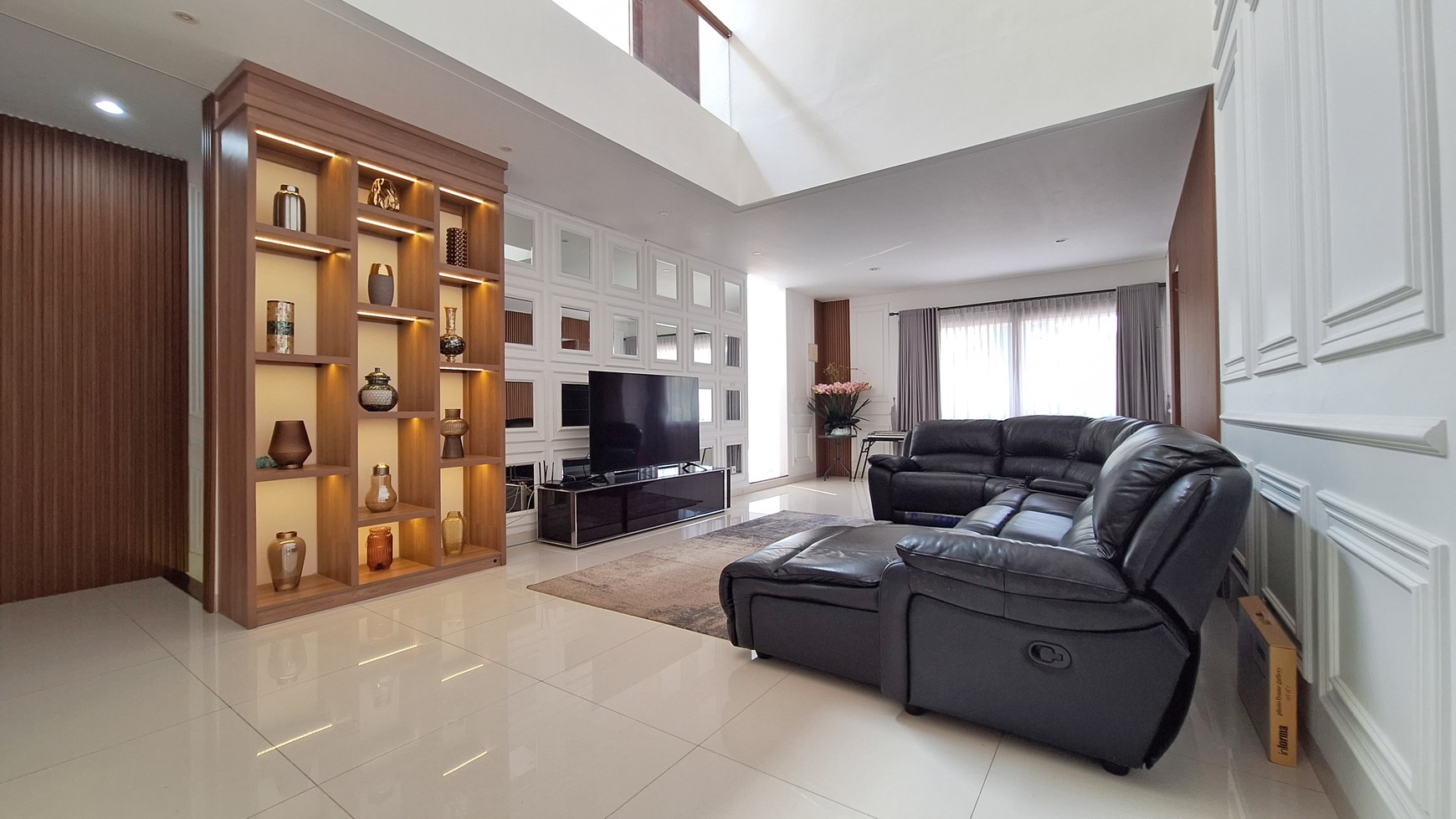 Rumah Cantik dan Modern di Delatinos Bsd City