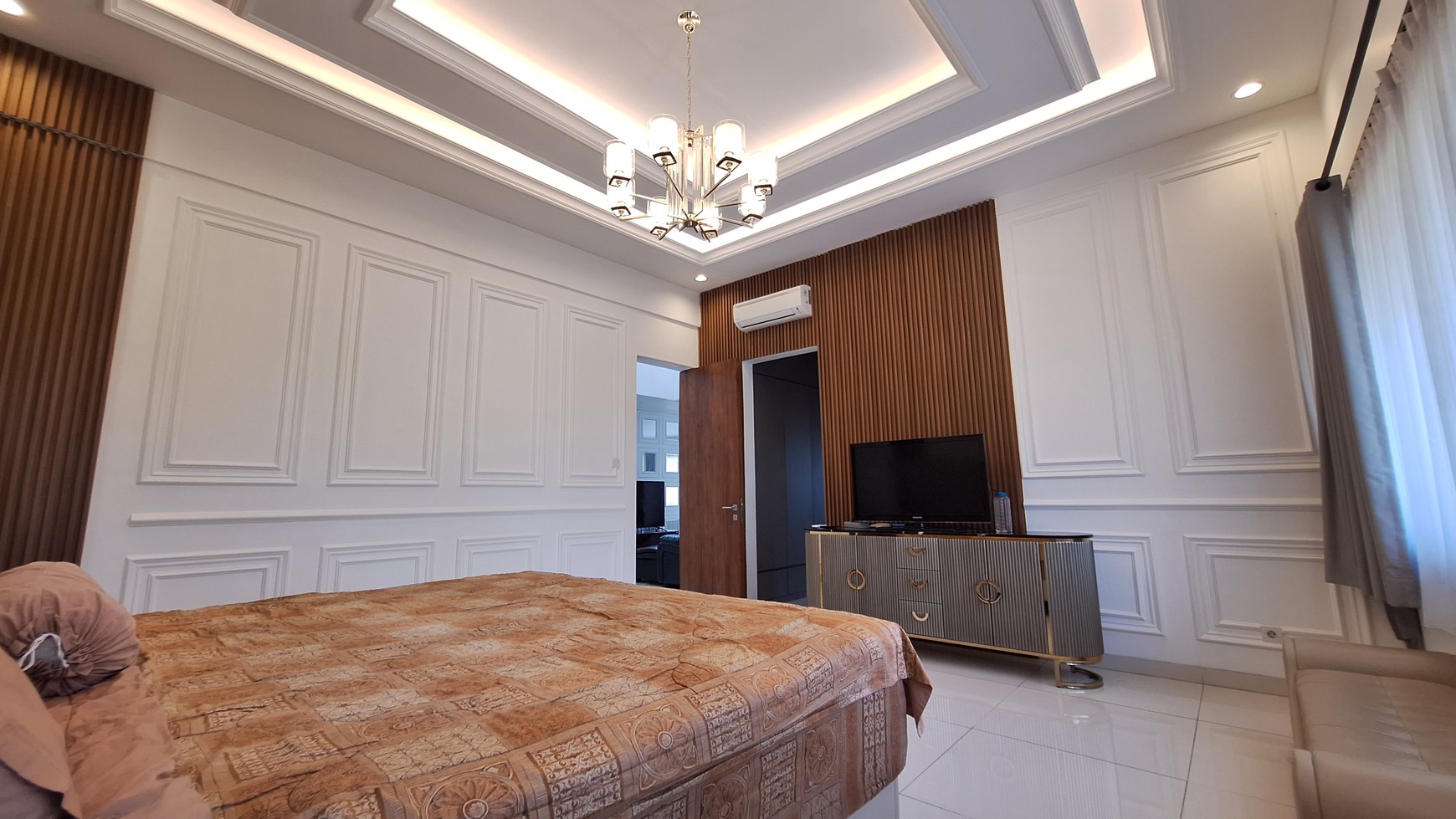 Rumah Cantik dan Modern di Delatinos Bsd City