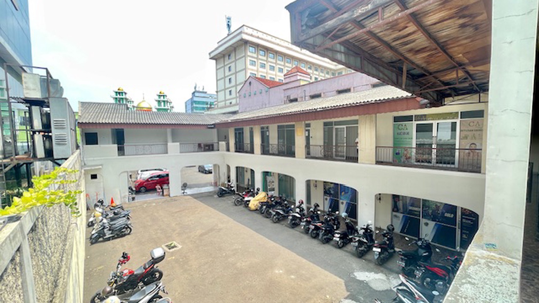 Kantor luas tanah 1450 meter, Mampang Prapatan / Tandean, parkir super luas, siap pakai