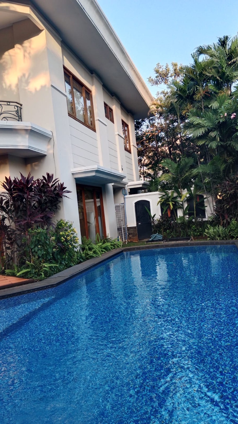 beautiful house in pondok indah