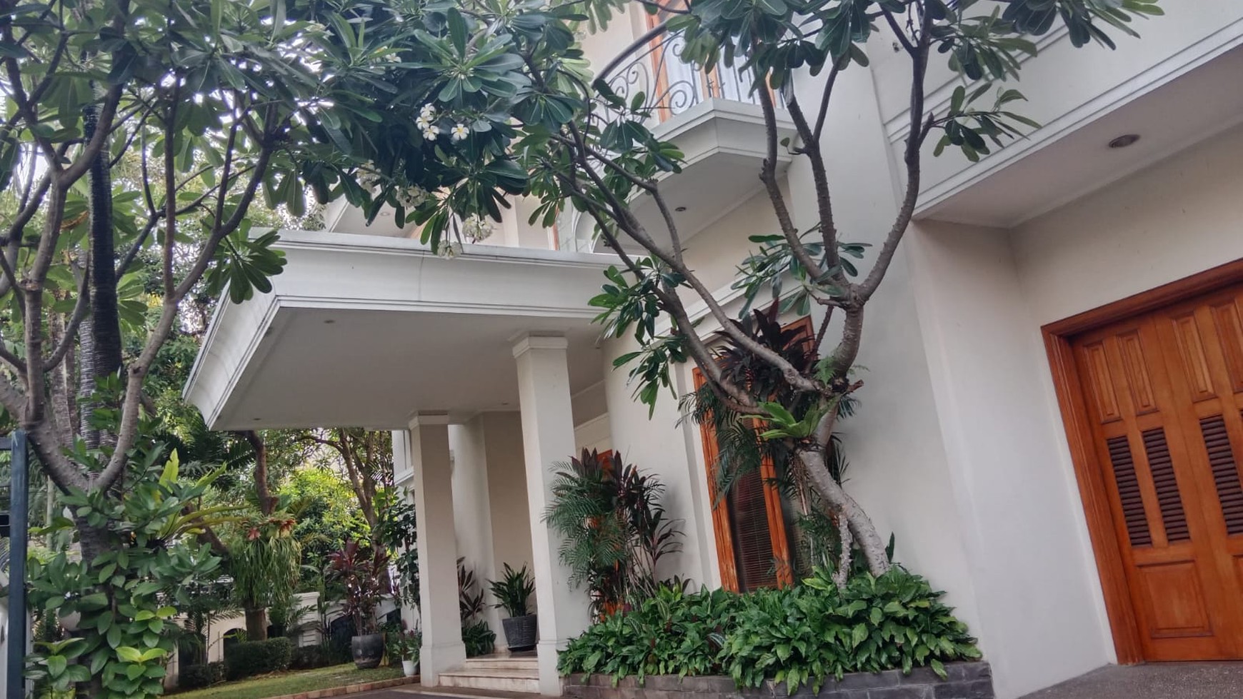 beautiful house in pondok indah