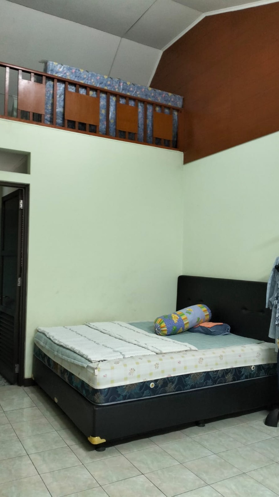 Rumah Bagus Semi Furnised di jl Sariwangi, Bandung