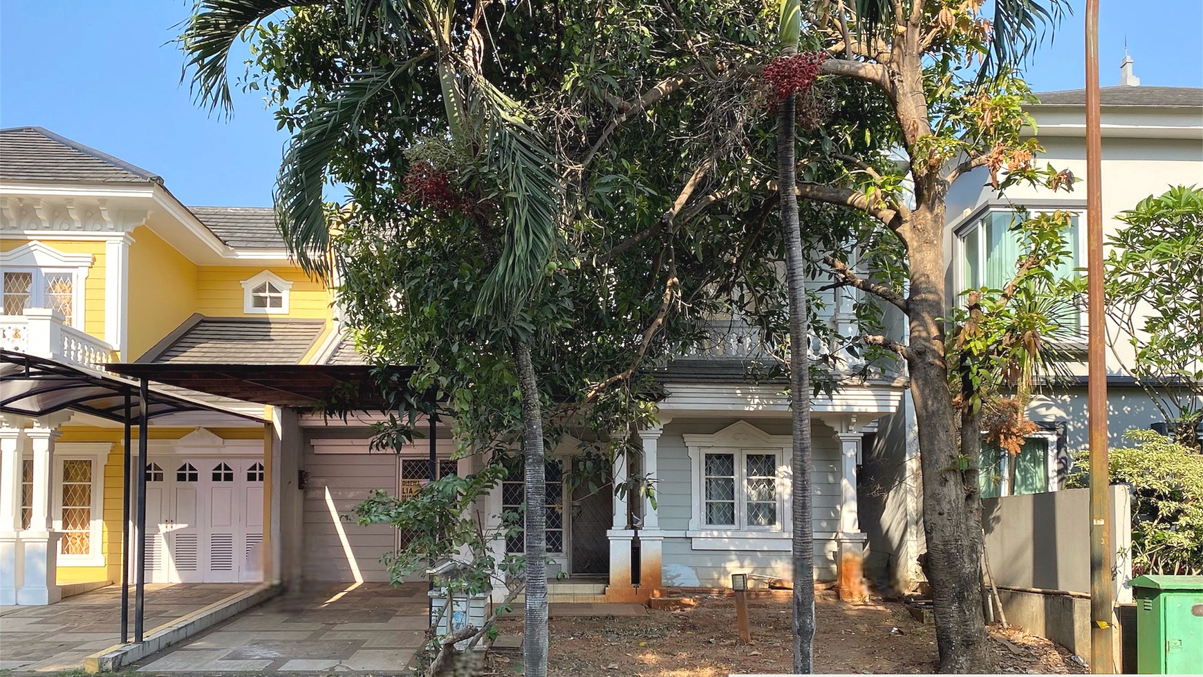 Rumah Depan Taman di Kota Wisata Cibubur