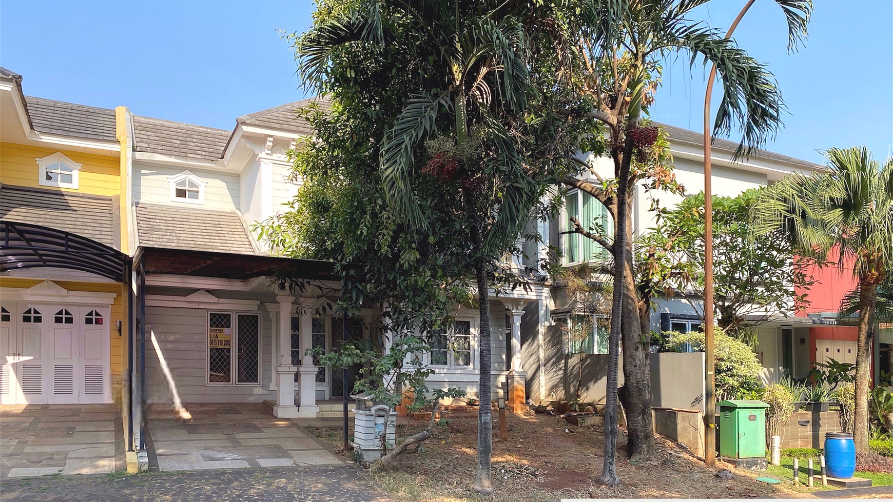 Rumah Depan Taman di Kota Wisata Cibubur