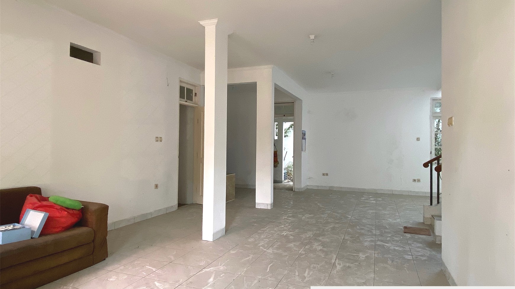 Rumah Depan Taman di Kota Wisata Cibubur