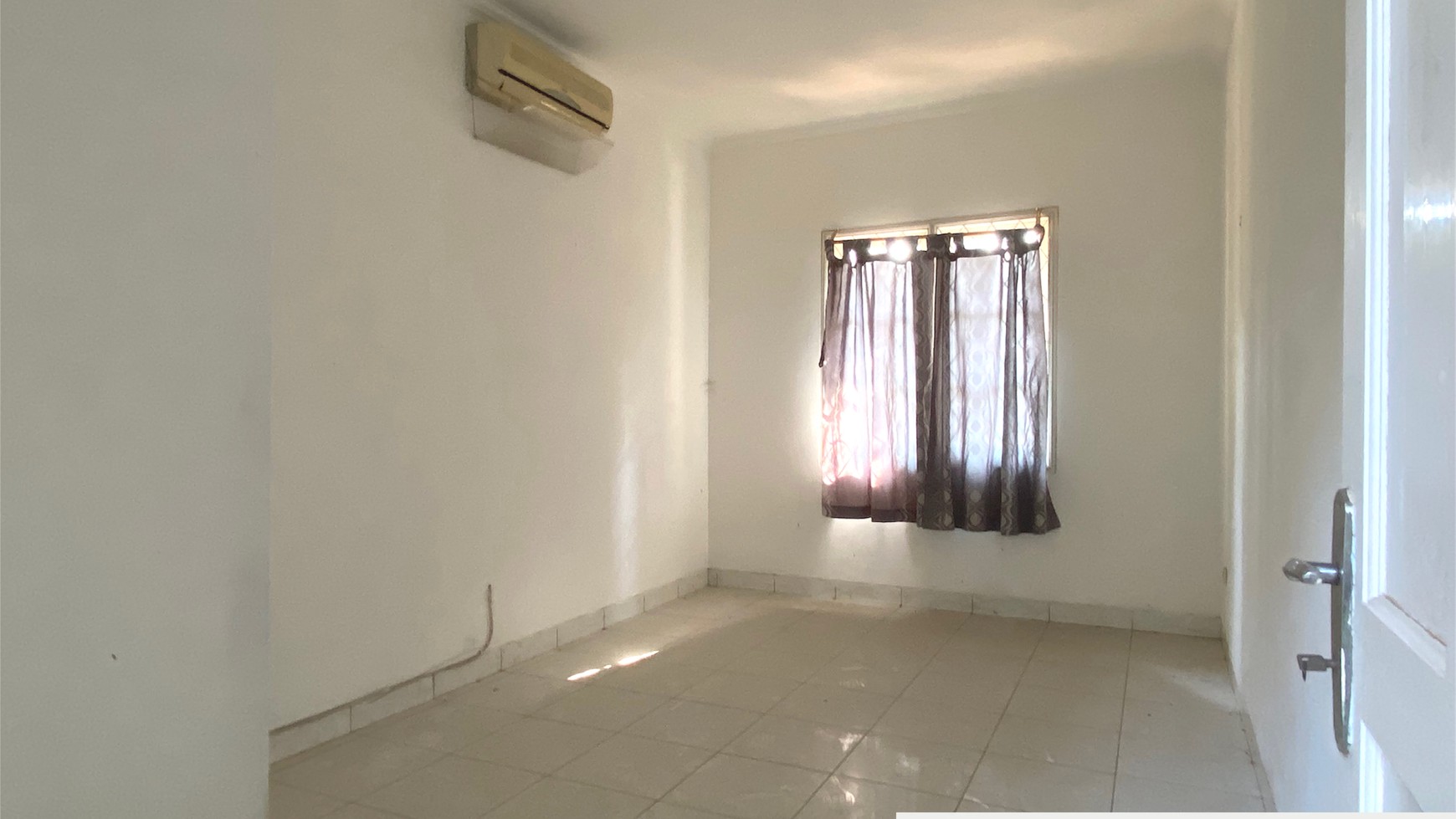 Rumah Depan Taman di Kota Wisata Cibubur