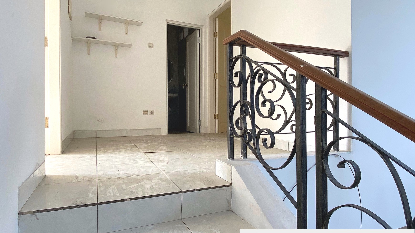 Rumah Depan Taman di Kota Wisata Cibubur