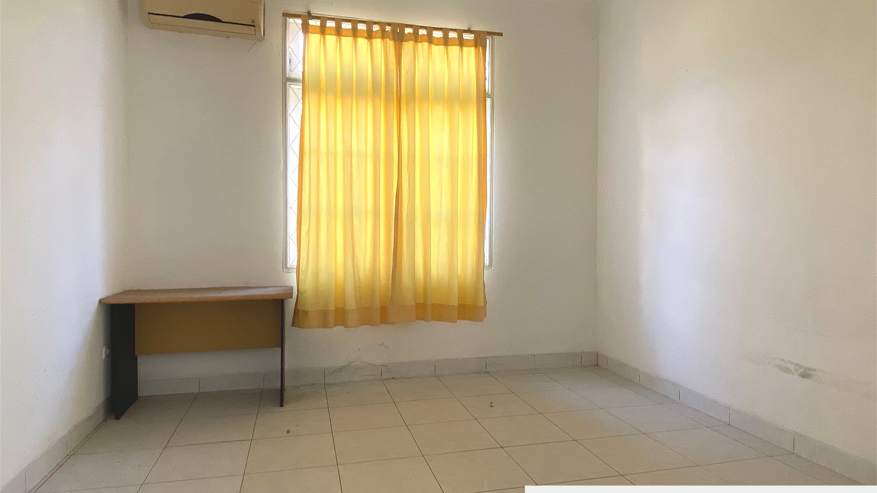 Rumah Depan Taman di Kota Wisata Cibubur