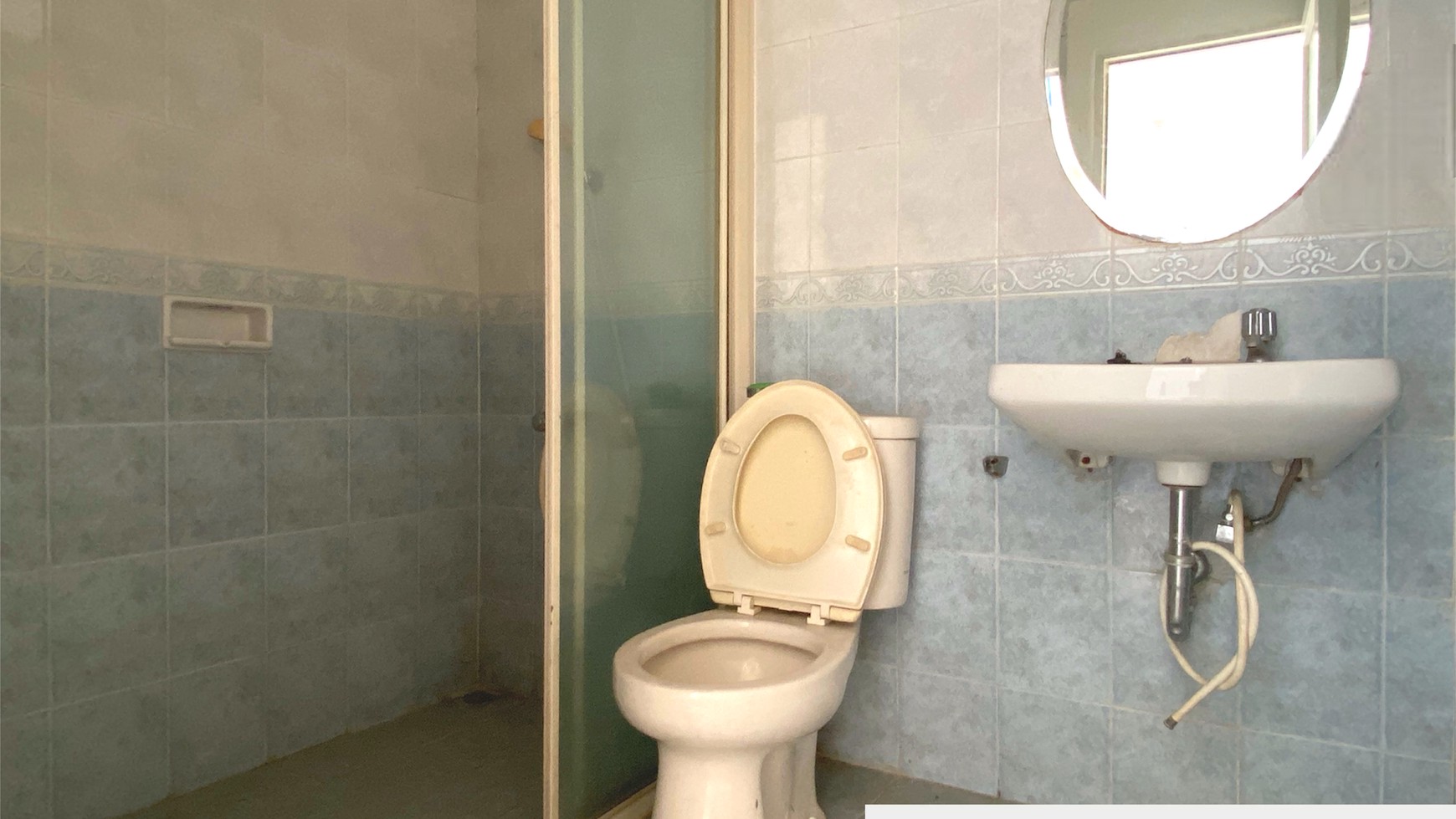 Rumah Depan Taman di Kota Wisata Cibubur