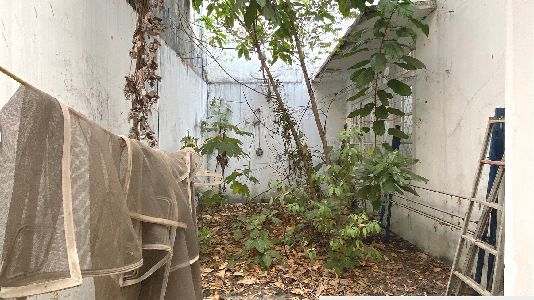 Rumah Depan Taman di Kota Wisata Cibubur