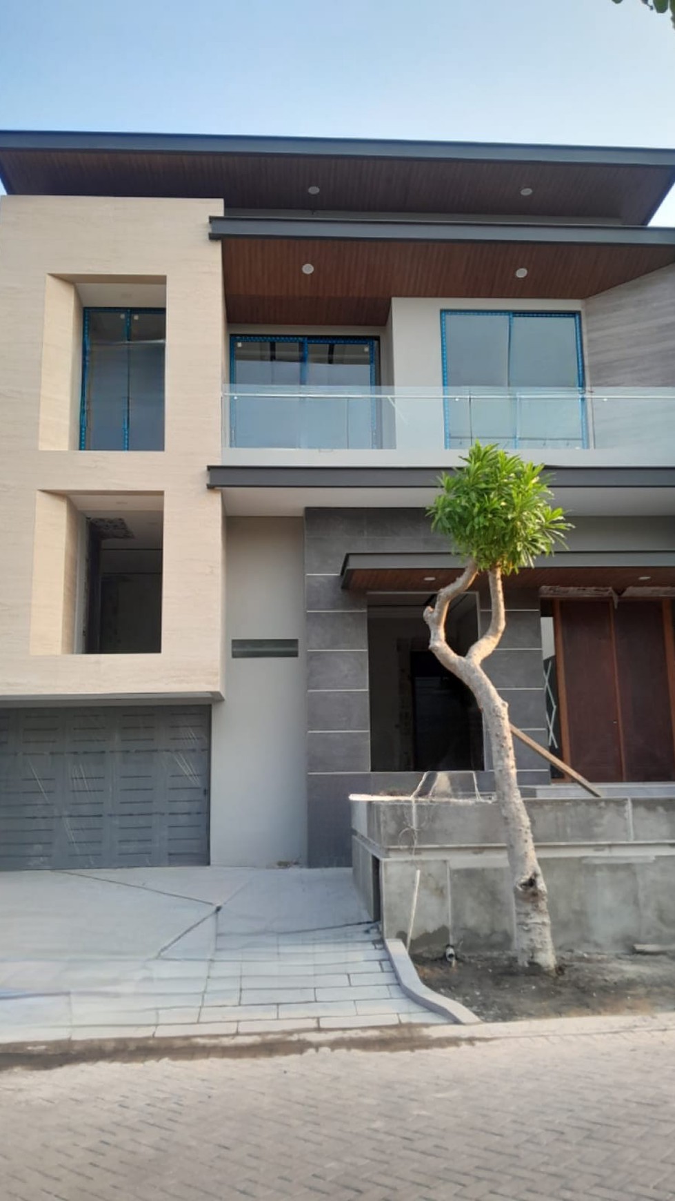 Rumah Dijual Citraland terdepan waterfont Baru Gress Modern Split Level