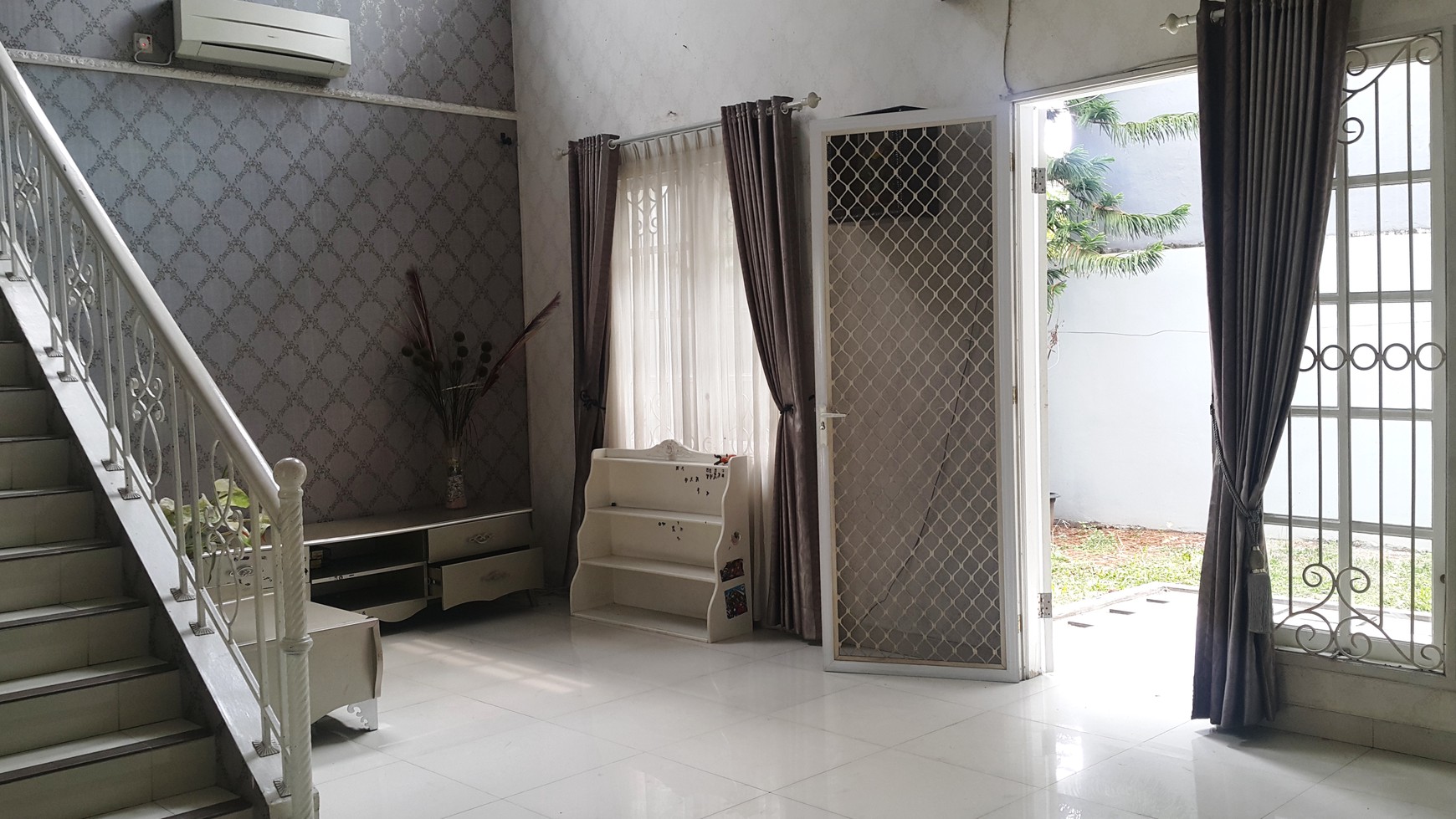 Dijual  Cepat ! Rumah 2lt - Deltamas Cikarang