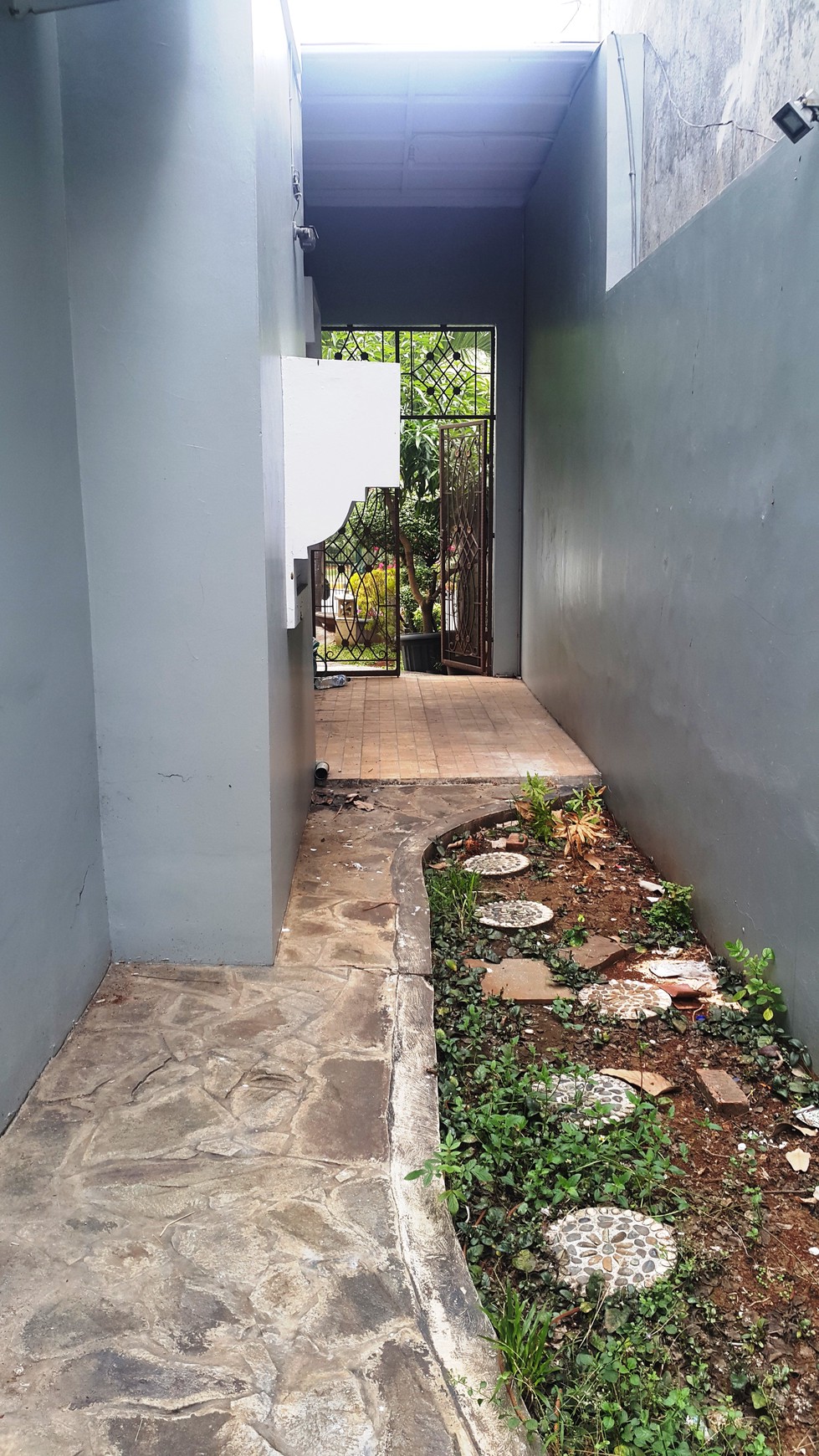 Dijual  Cepat ! Rumah 2lt - Deltamas Cikarang