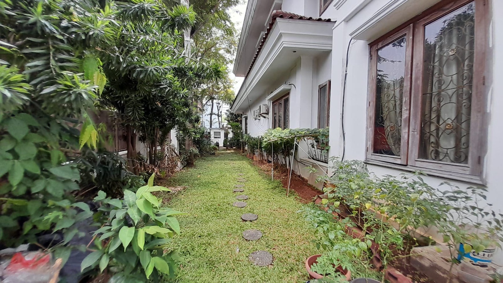 Rumah MEWAH dengan Halaman Luas dan Lingkungan Elit @Kintamani, Kuningan Timur