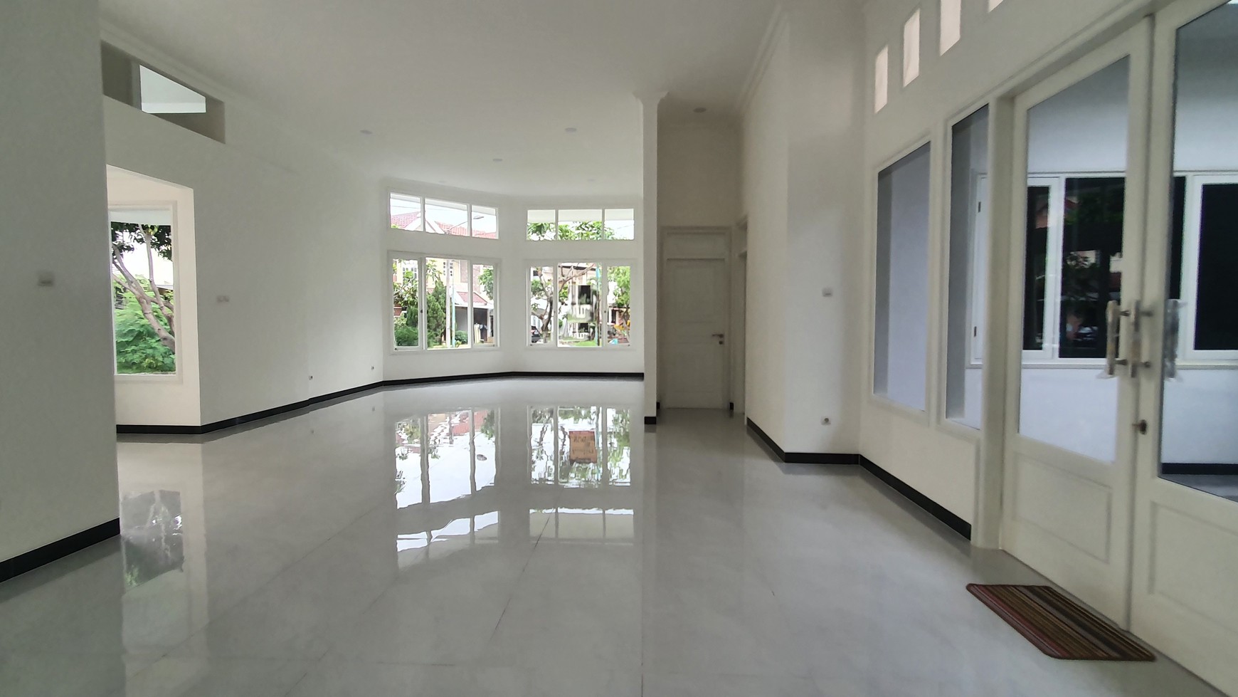 Dijual Cepat !! Rumah Baru siap Huni hook cluster Beverly ,Lippo Cikarang