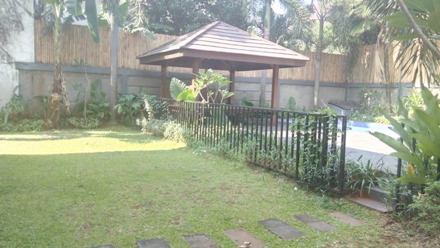 HOMEY AND LOVELY HOUSE @PEJATEN WITH BIG GARDEN