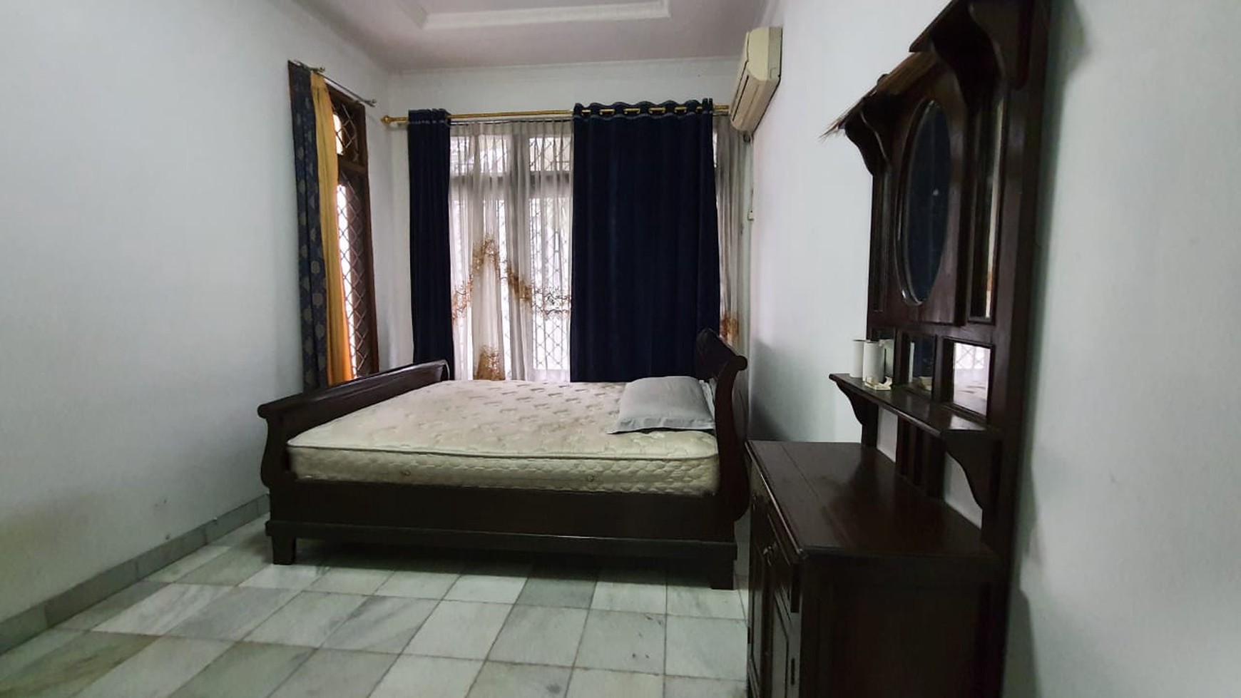 Dijual rumah di Jl Tebet Barat Dalam - Jakarta Selatan