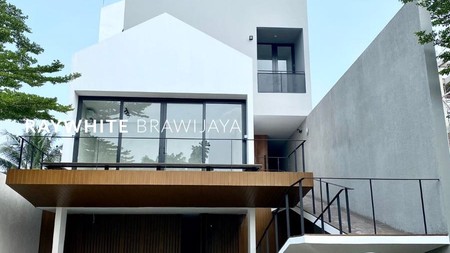 Rumah Baru dalam Townhouse Elite Bebas Banjir Area Kemang Ampera