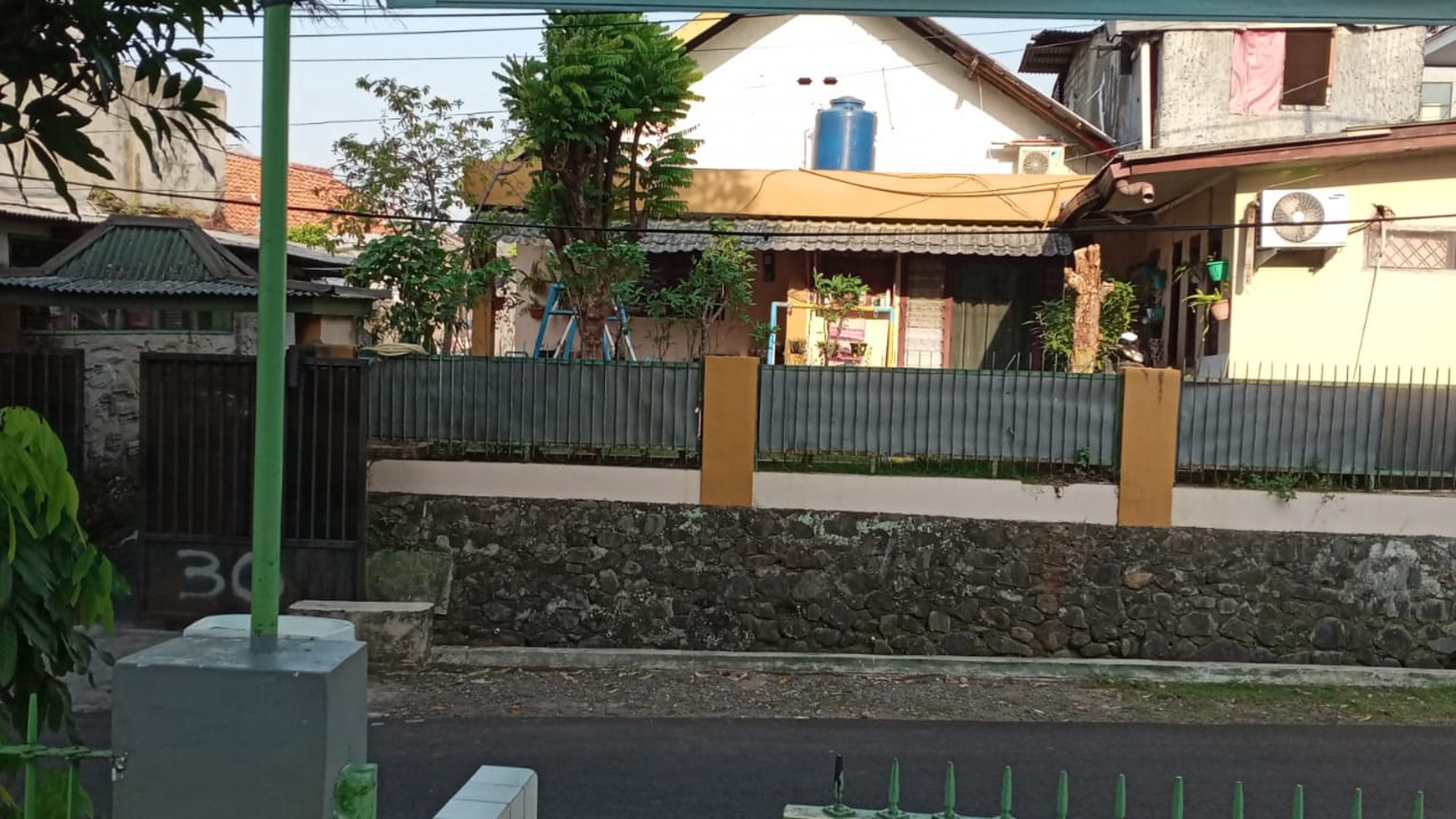 Rumah Hitung tanah Di Jl H Abdul Majid Dalam Komp Deplu, Cipete Jakarta Selatan