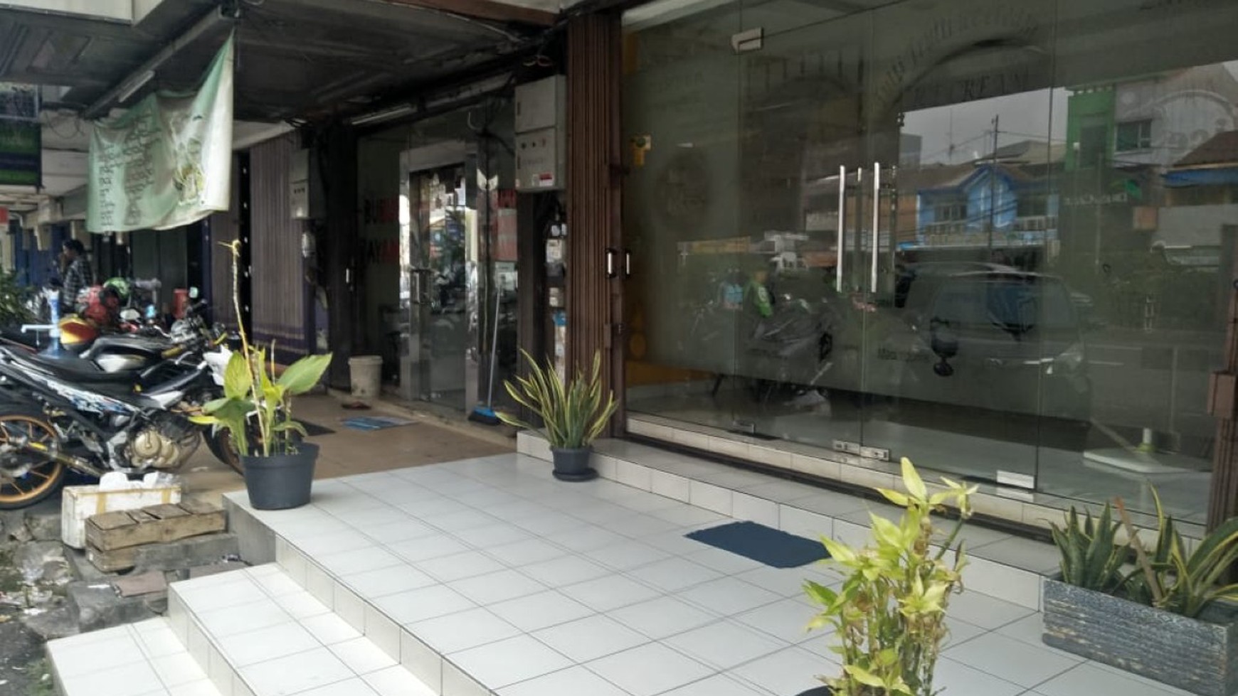 Ruko Murah Boulevard , BU ,sangat Strategis Harga Nego sampai deal.. Cocok u Restorant, parkiran luas, dekat Bank BCA Di Boulevard Raya Kelapa Gading, Luas 4,5x17m2