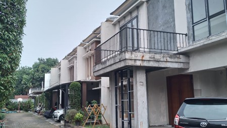 Rumah 2 lantai, lokasi strategis siap huni di Bintaro - Pesanggrahan