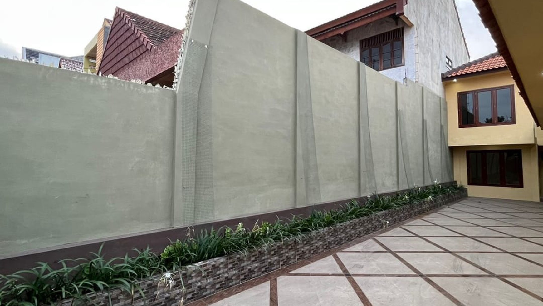 Dijual Rumah ada Kantornya Siap Huni ml