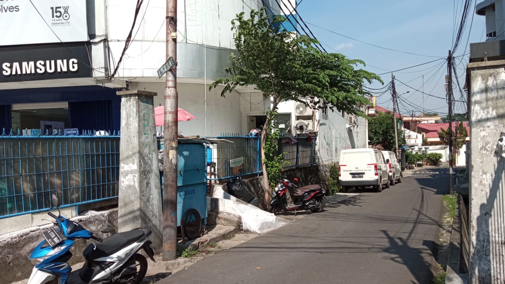 Rumah strategis di Jalan Praja Dalam E,  Kebayoran Lama Jakarta Selatan