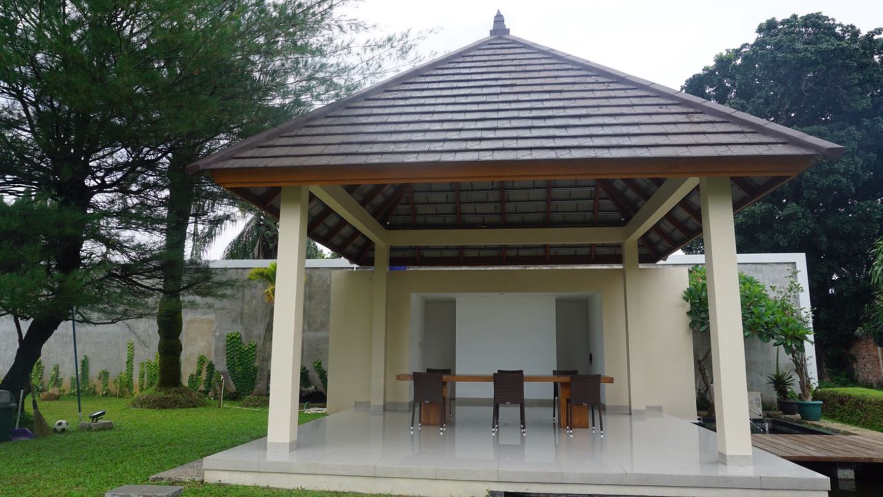 Rumah cluster Sasak Tinggi di Ciputat.