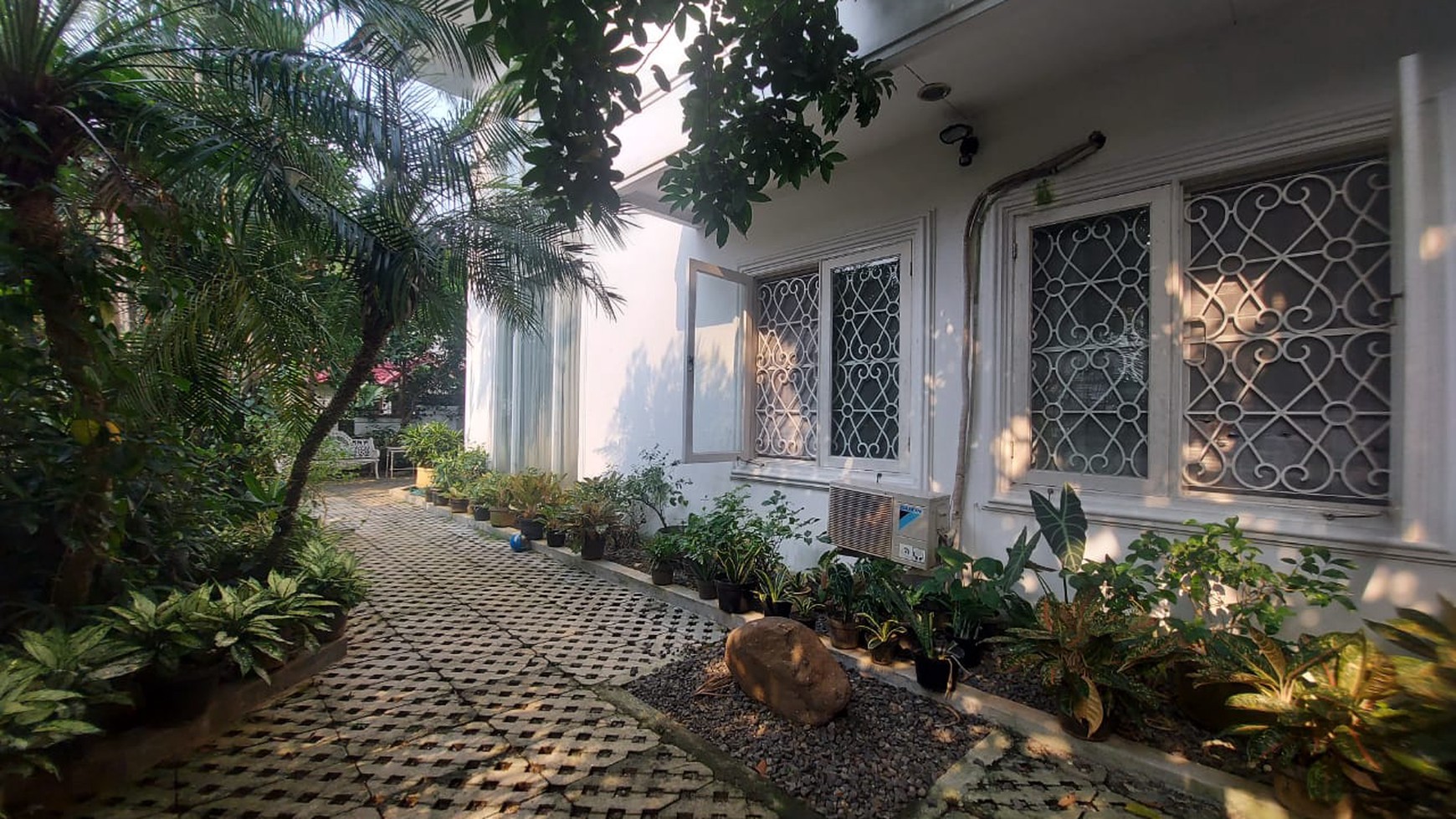 Lebak Bulus Garden House Parama Dharma, Jalan Kaki Ke MRT Lebak Bulus