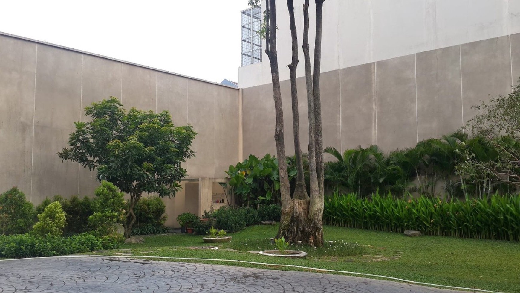 Rumah Villa Gading Indah, Kelapa Gading Luas 1.051m2