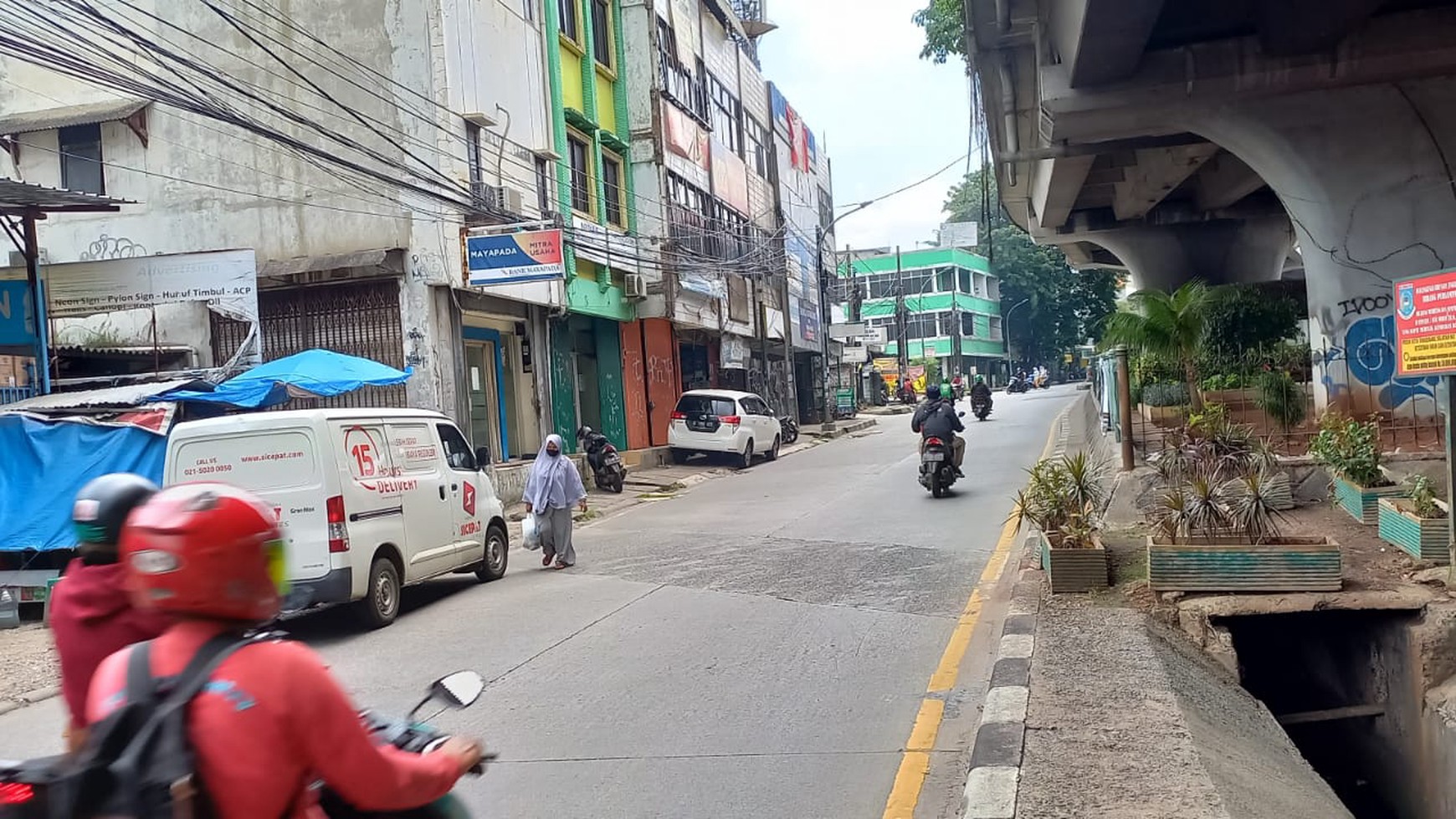 Ruko samping flyover Ciputat Raya.