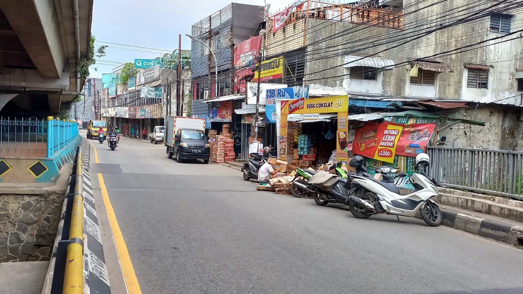 Ruko samping flyover Ciputat Raya.