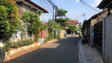 Rumah Tua hitung tanah, cocok untuk usaha kost di Jl. Hidup Baru - Gandaria, Jakarta Selatan 