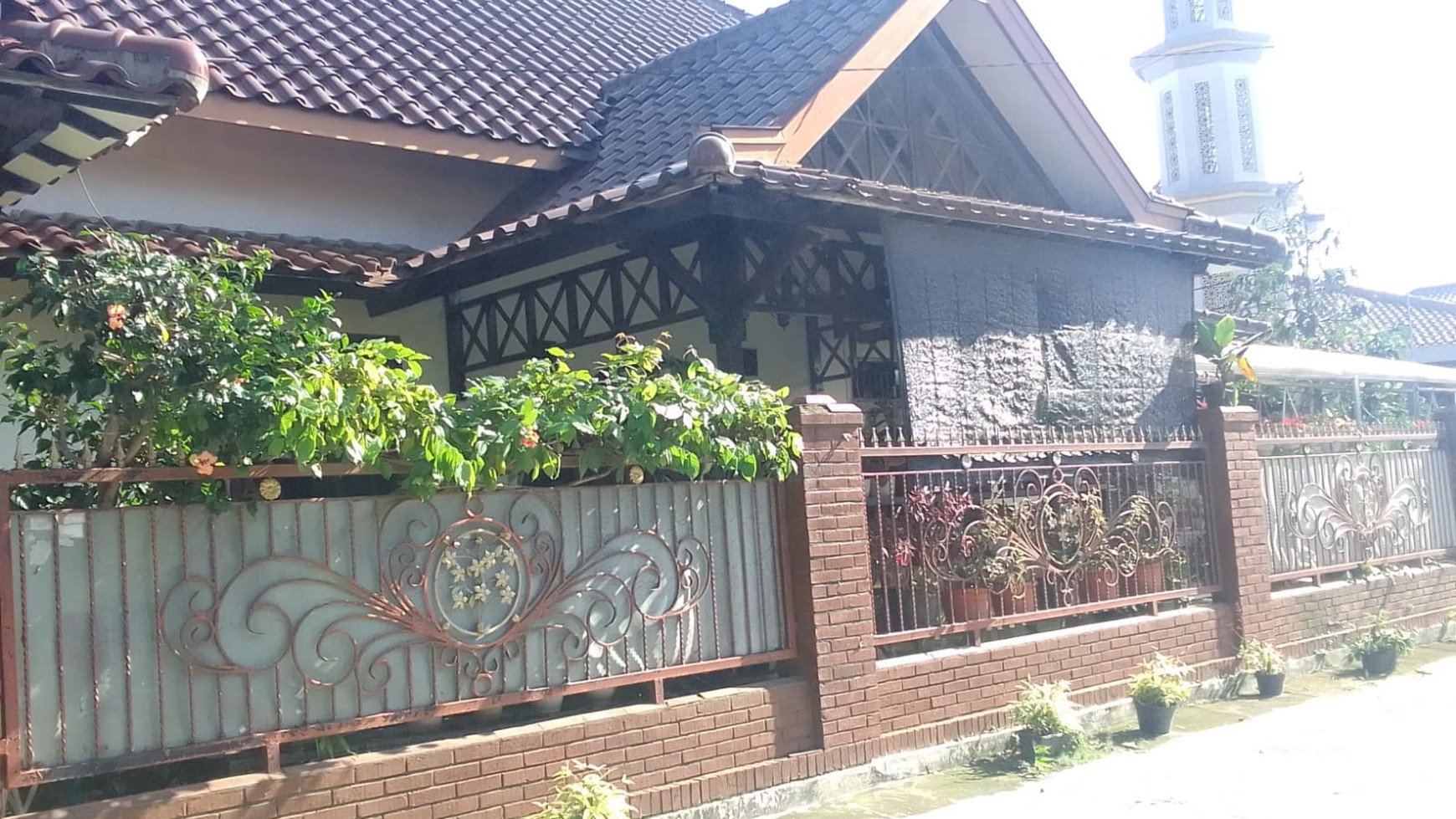 Rumah 2 Lantai di Kompleks Departemen Penerangan Depok