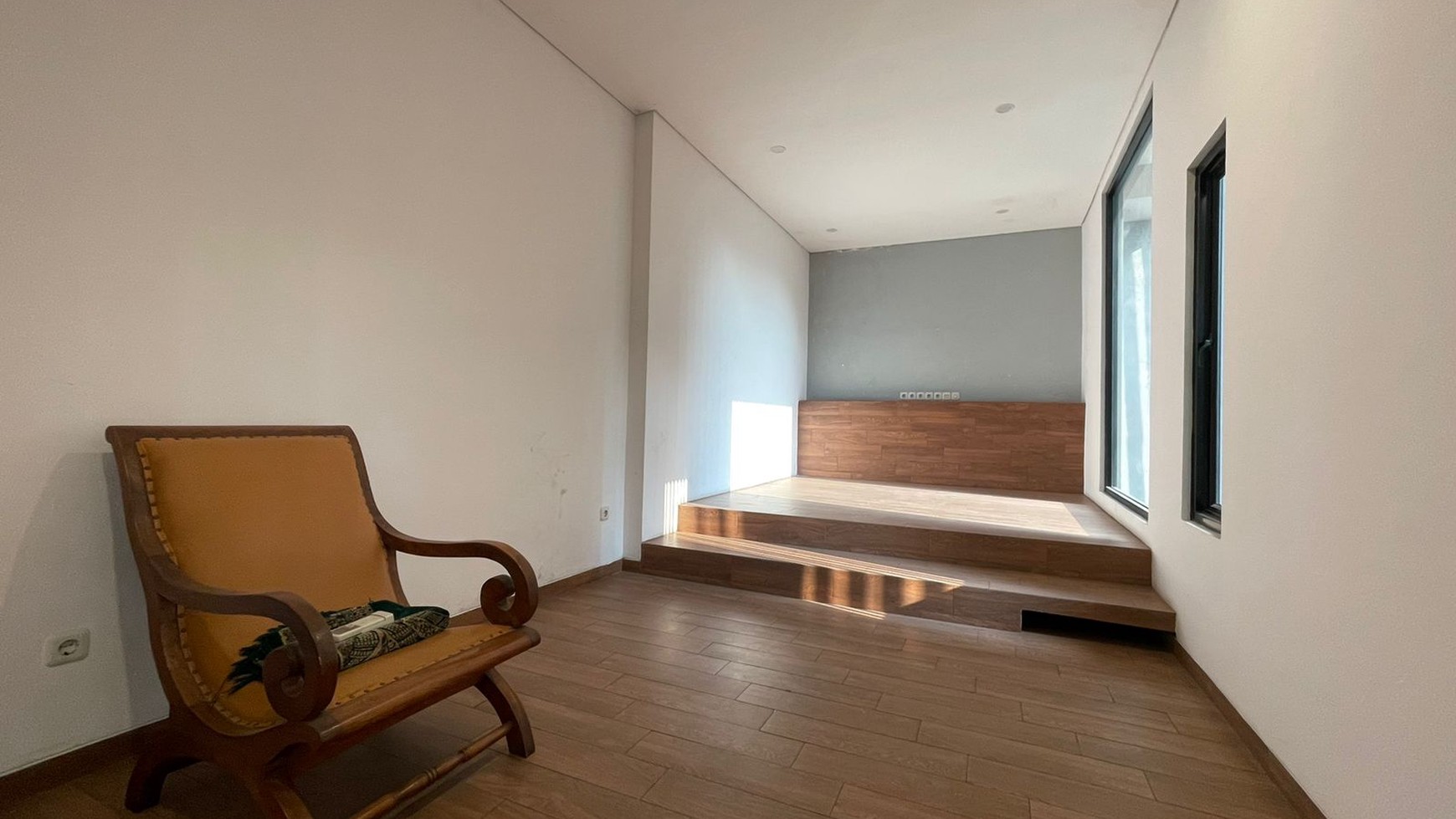 Lebak Bulus modern minimalis dalam komplek besar