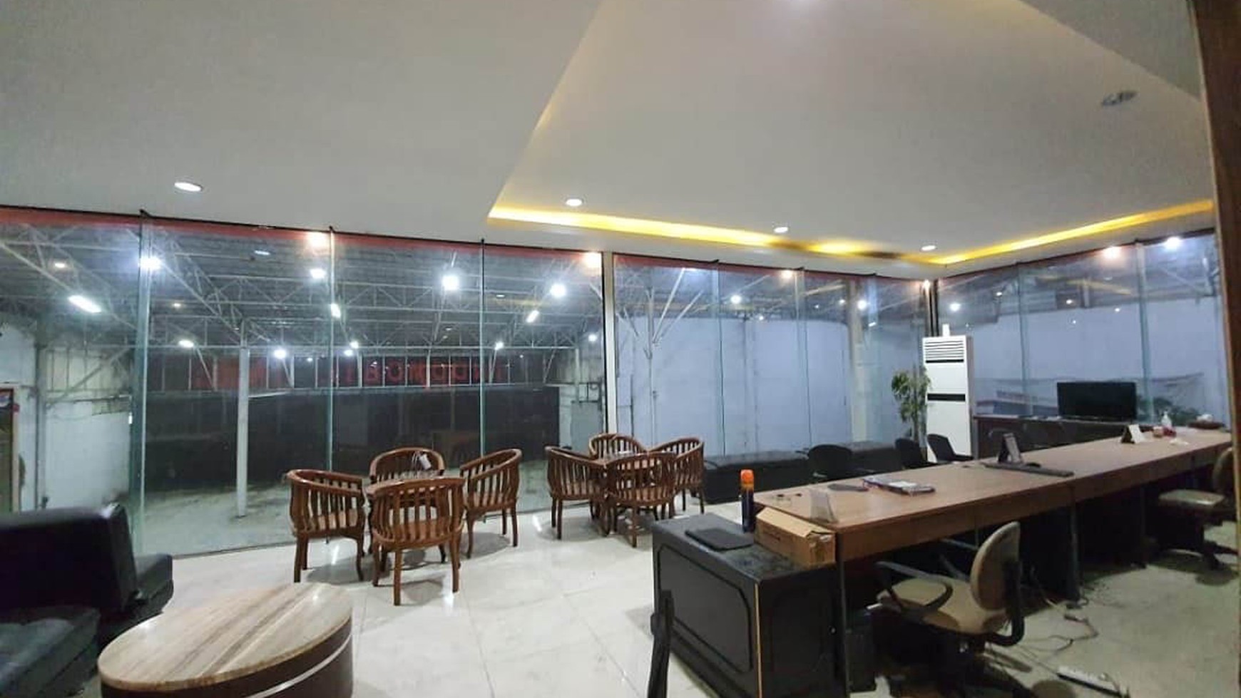 Showroom Husein Sastra Negara, Juru Mudi, Benda, Luas 2.500m2