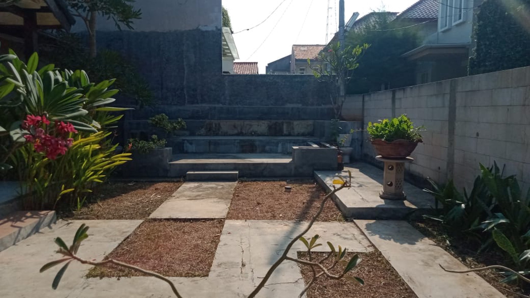 Rumah Asri, halaman luas, siap huni di Joglo