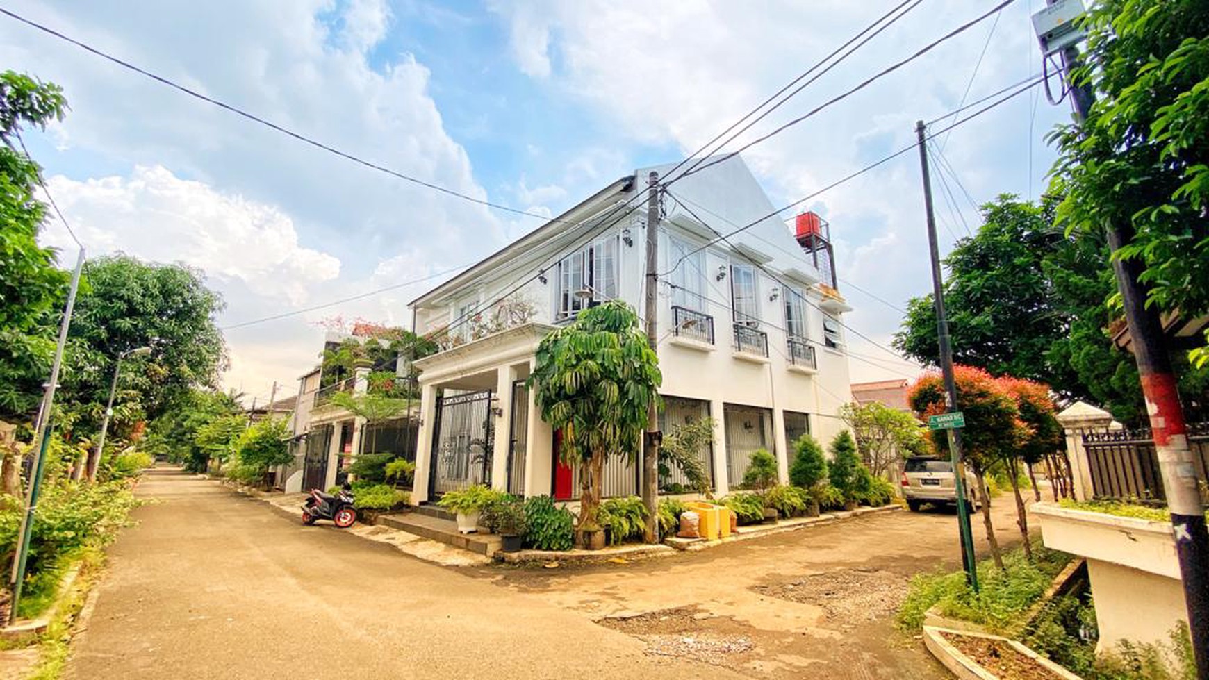 RUMAH MEWAH DI LARANGAN, TANGERANG KOTA