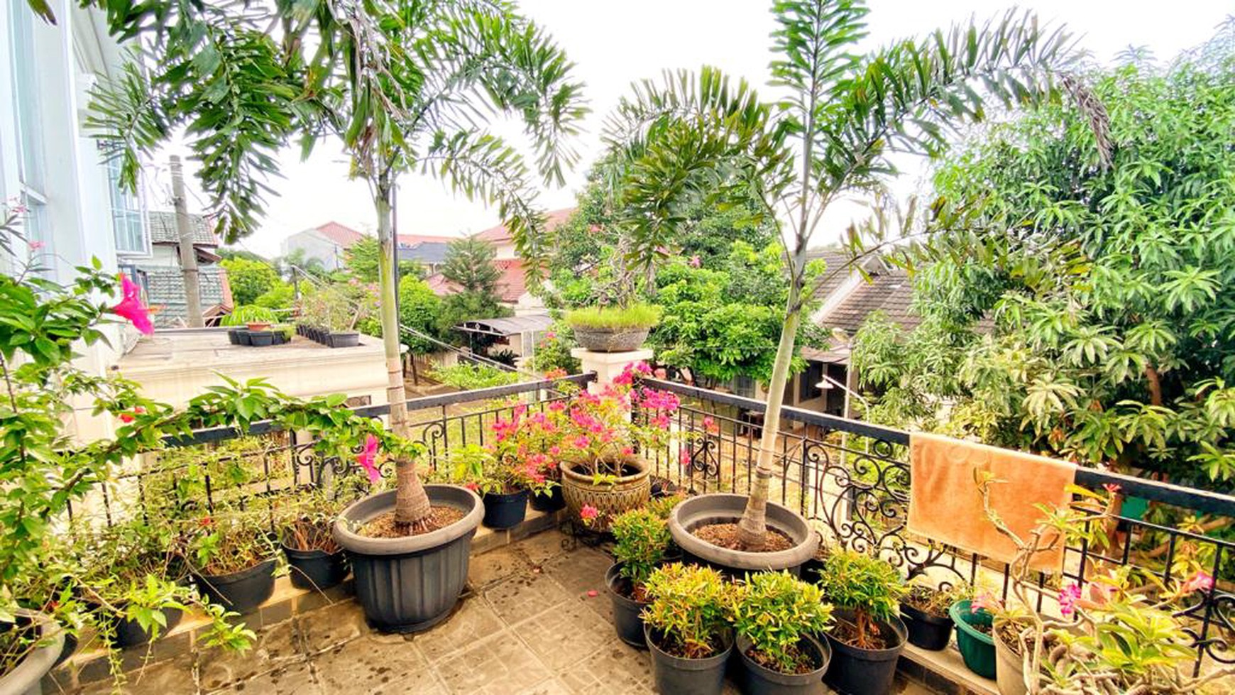 RUMAH MEWAH DI LARANGAN, TANGERANG KOTA