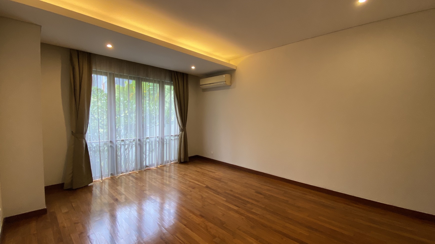 BEAUTIFUL MODERN TROPICAL HOUSE AT KEMANG DALAM AREA, JAKARTA SELATAN