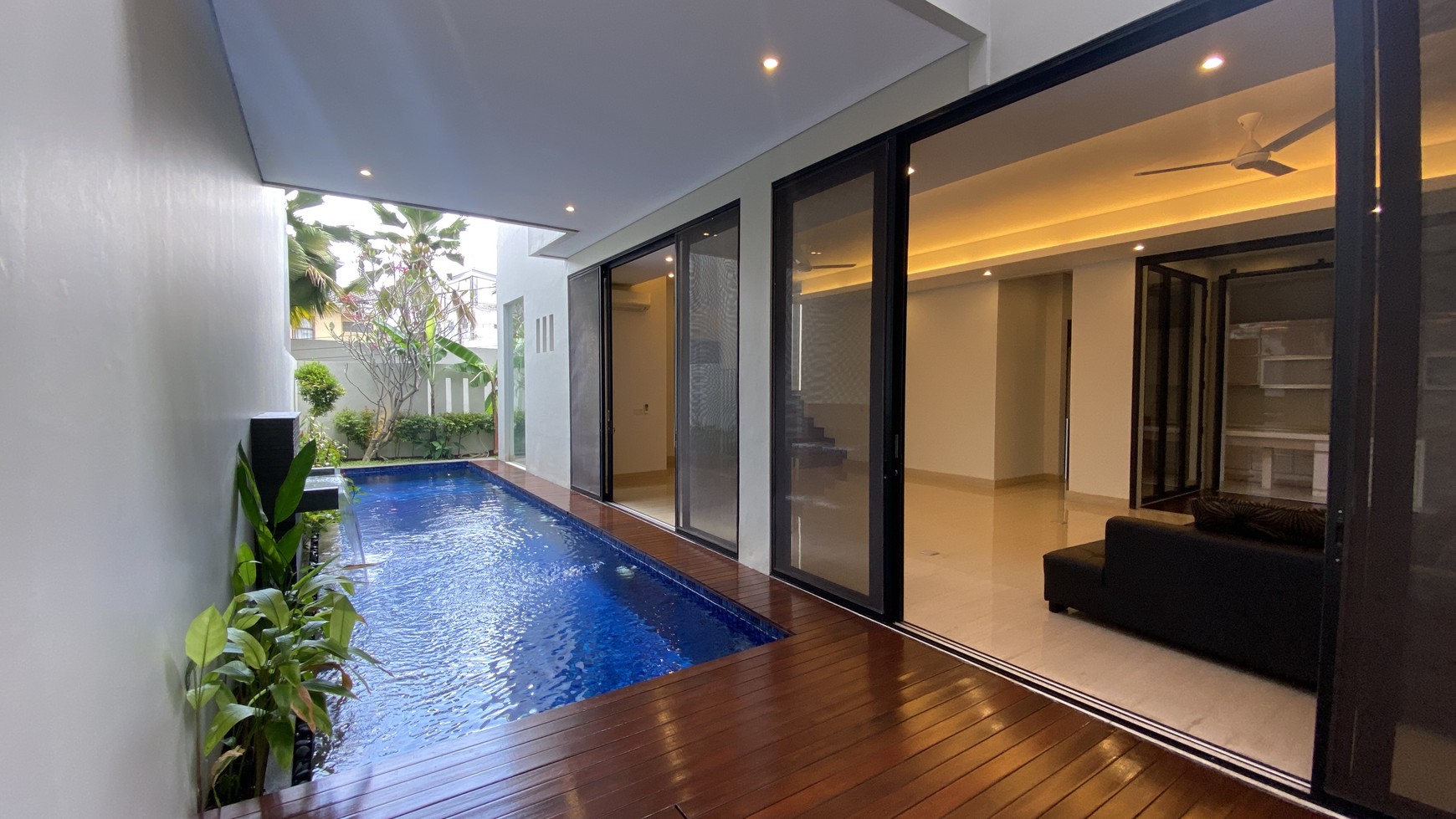 SEGERA MILIKI !! MODERN MINIMALIST HOUSE DI AMPERA DALAM TOWNHOUSE, JAKARTA SELATAN