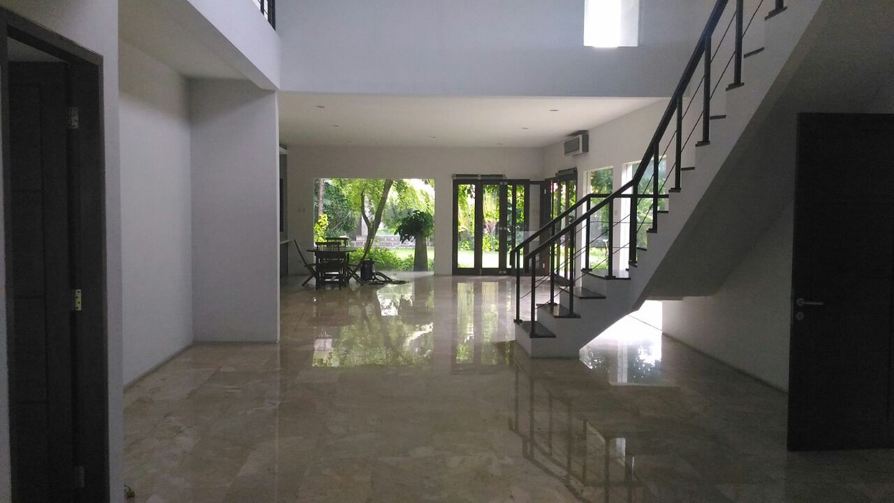 Big, BRIGHT, Luxury House in the most Favorite area of Jeruk Purut