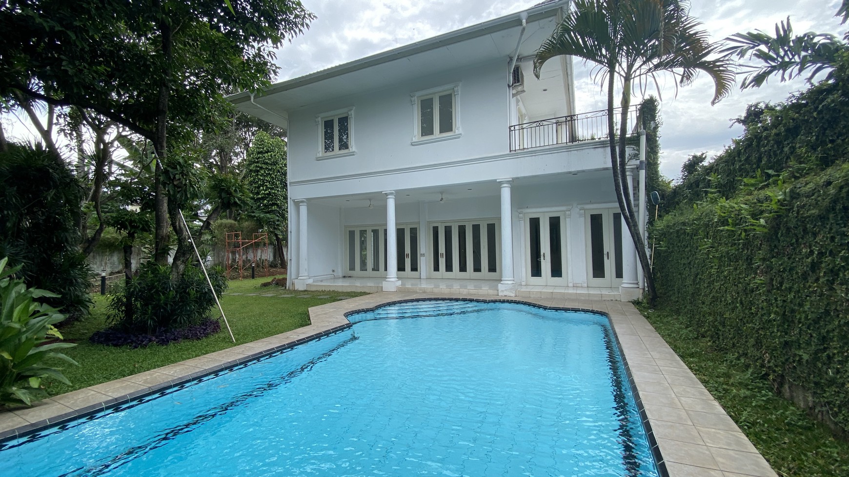 COMFY AND BIG HOUSE AT CIPETE, JAKARTA SELATAN