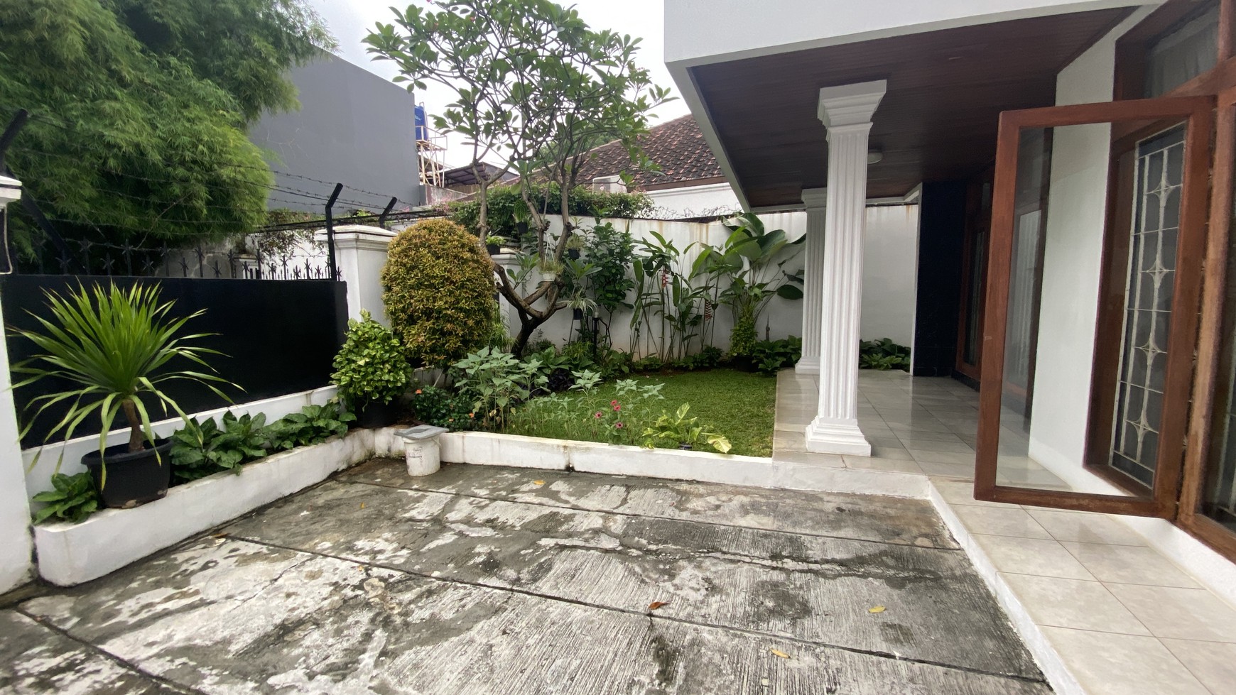 BEAUTIFUL HOUSE WITH BIG BACKYARD AT CILANDAK, JAKARTA SELATAN