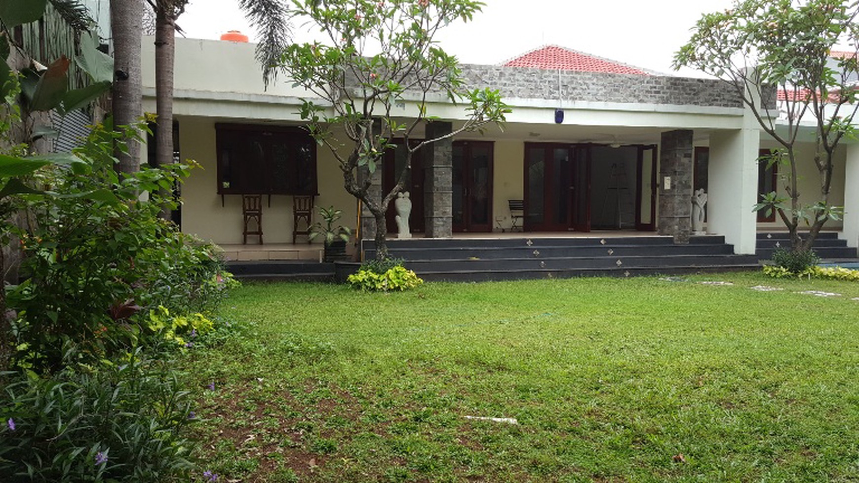 Great House with Fabulous Garden at cilandak , jakarta selatan