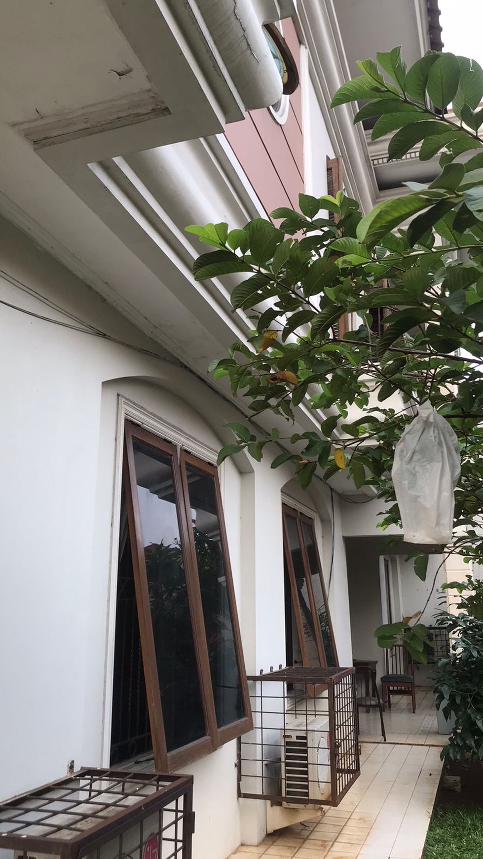 FOR SALE Rumah 2 Lantai, Bagus, Sertifikat Hak Milik, IMB Dan PBB Di Jalan Rawa Simprug, Kebayoran Lama, Jakarta Selatan