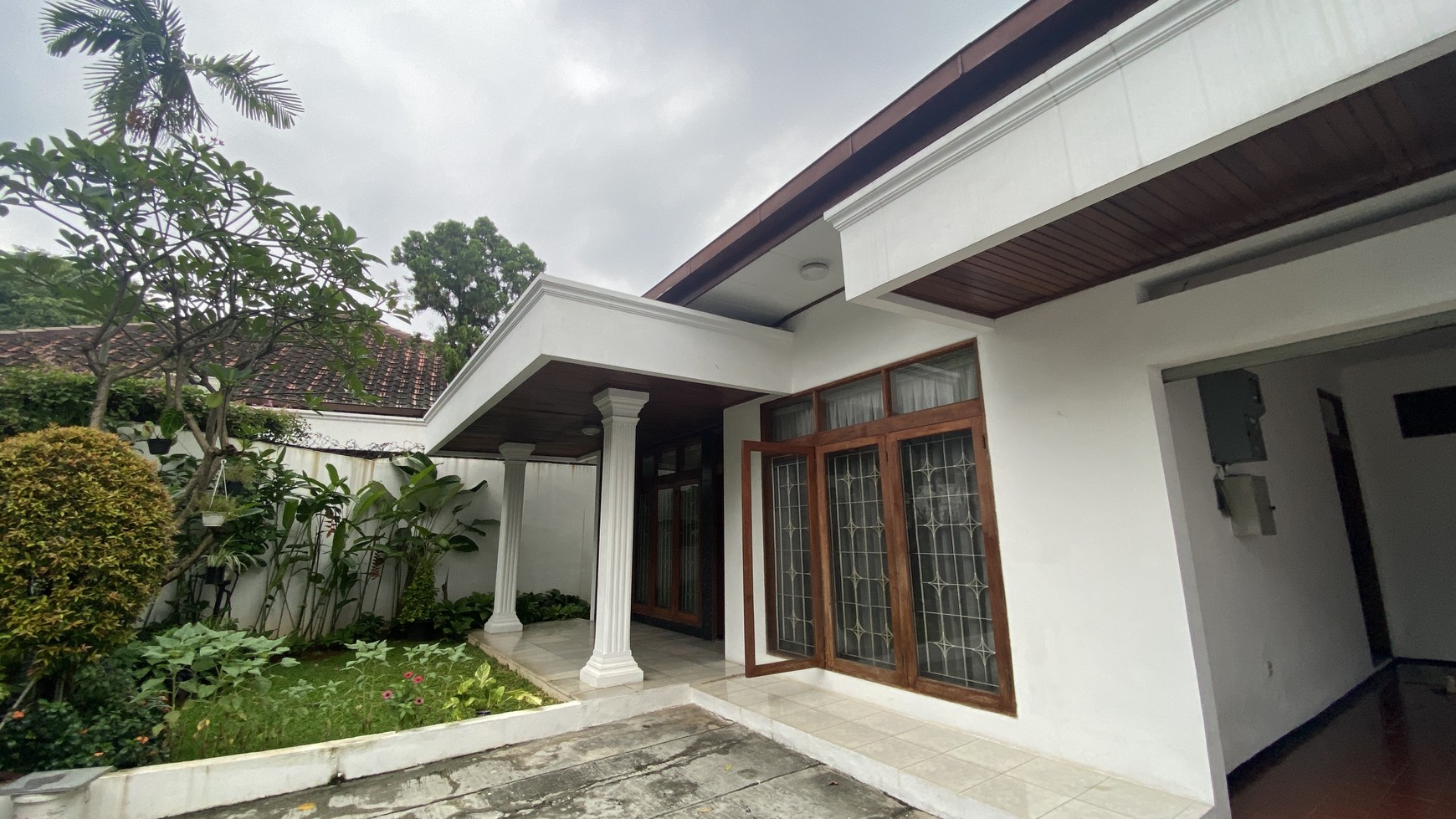 BEAUTIFUL HOUSE WITH BIG BACKYARD AT CILANDAK, JAKARTA SELATAN