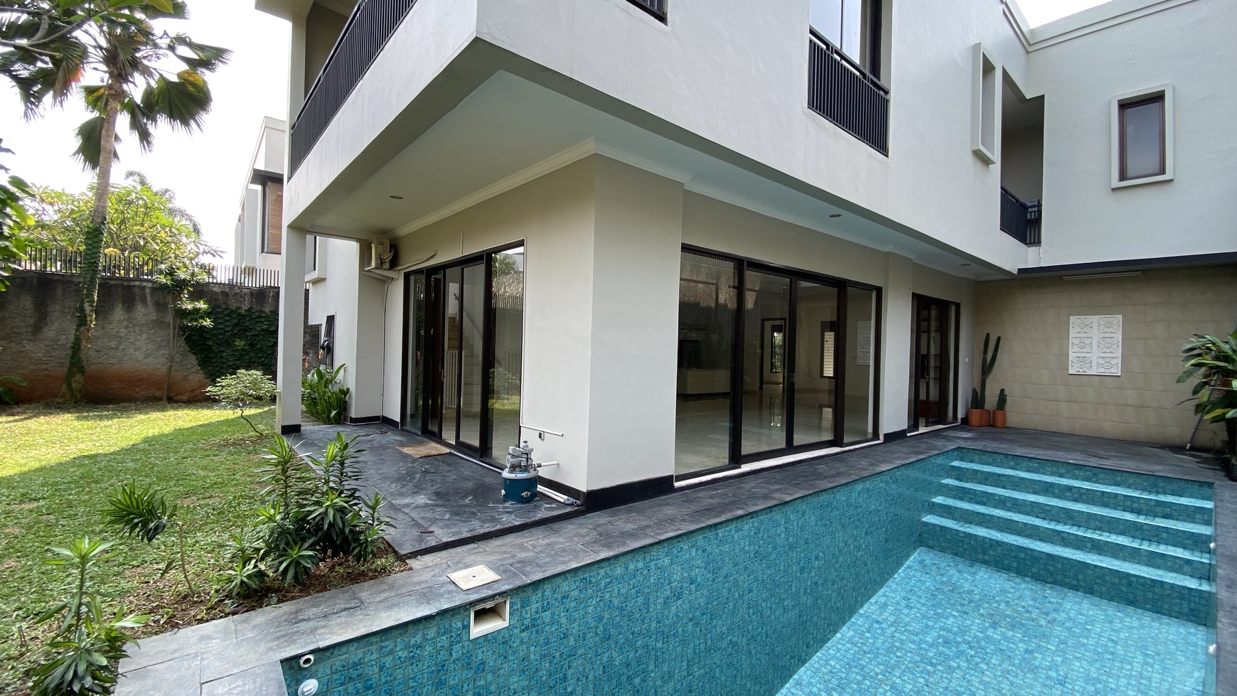 Beautiful modern house with Rooftop at Kemang Area