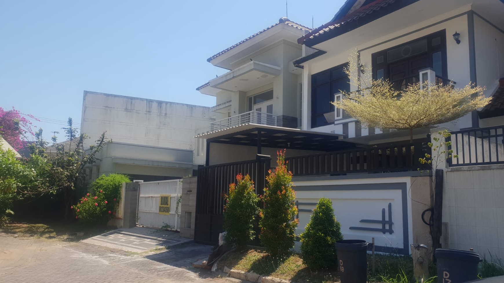 Rumah Villa Bukit Mas Surabaya - Lantai MARMER + SEMI Furnished Dekat Akses Tol Satelit, Ciputra World Mall