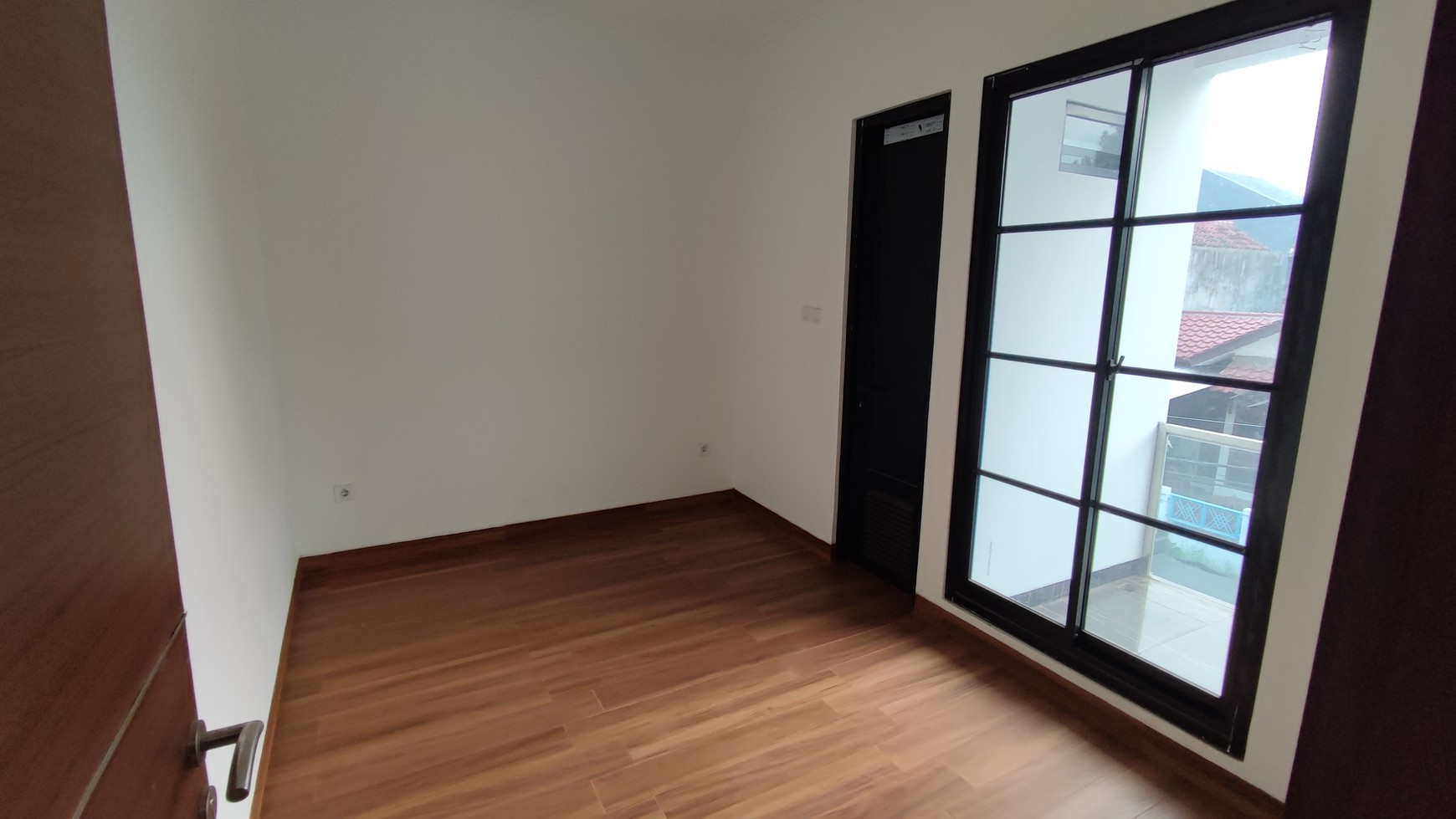 Flash Sale. Rumah bagus di Villa Melati Mas, Serpong